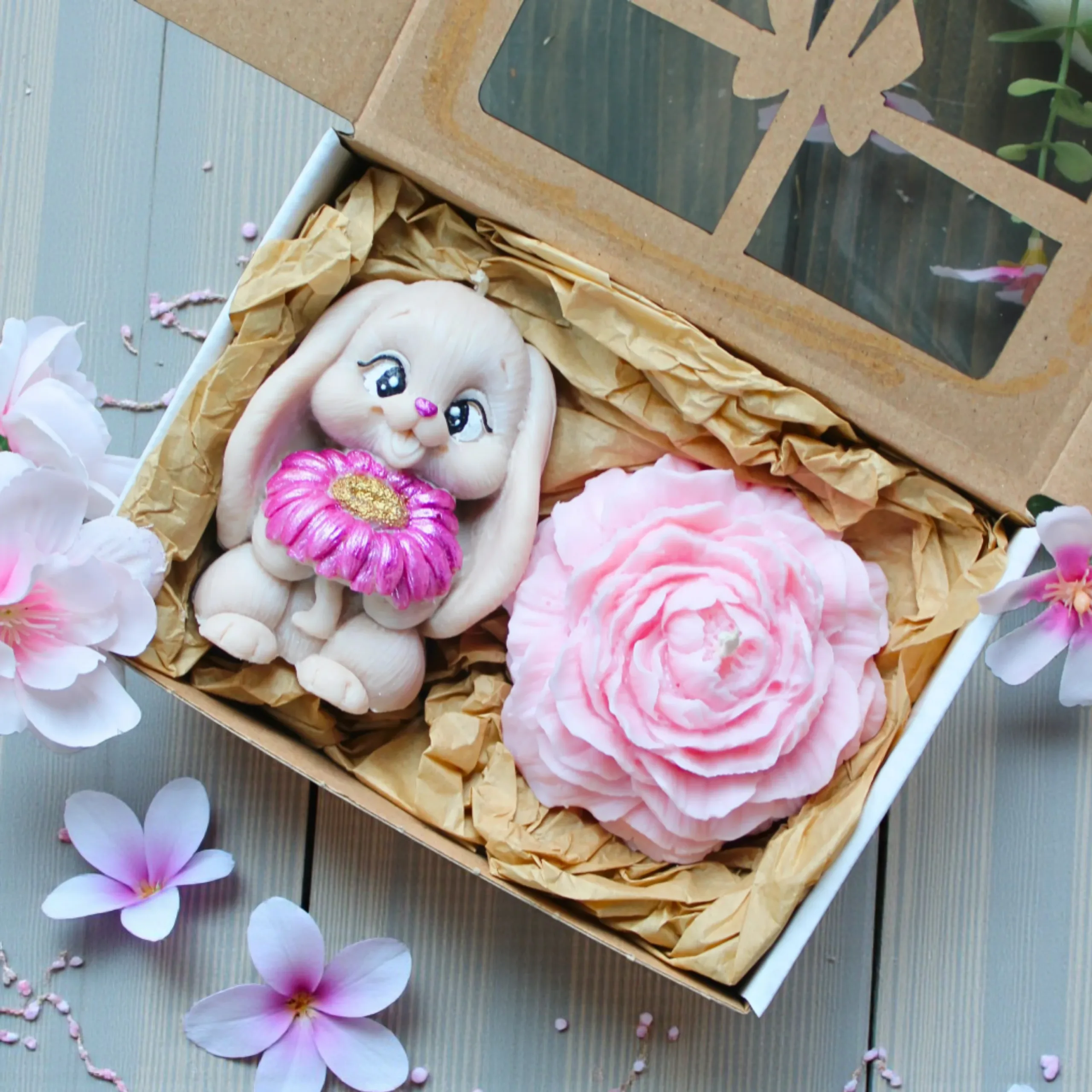 Zestaw Świec Sojowych Zając z Kwiatem & Piwonia