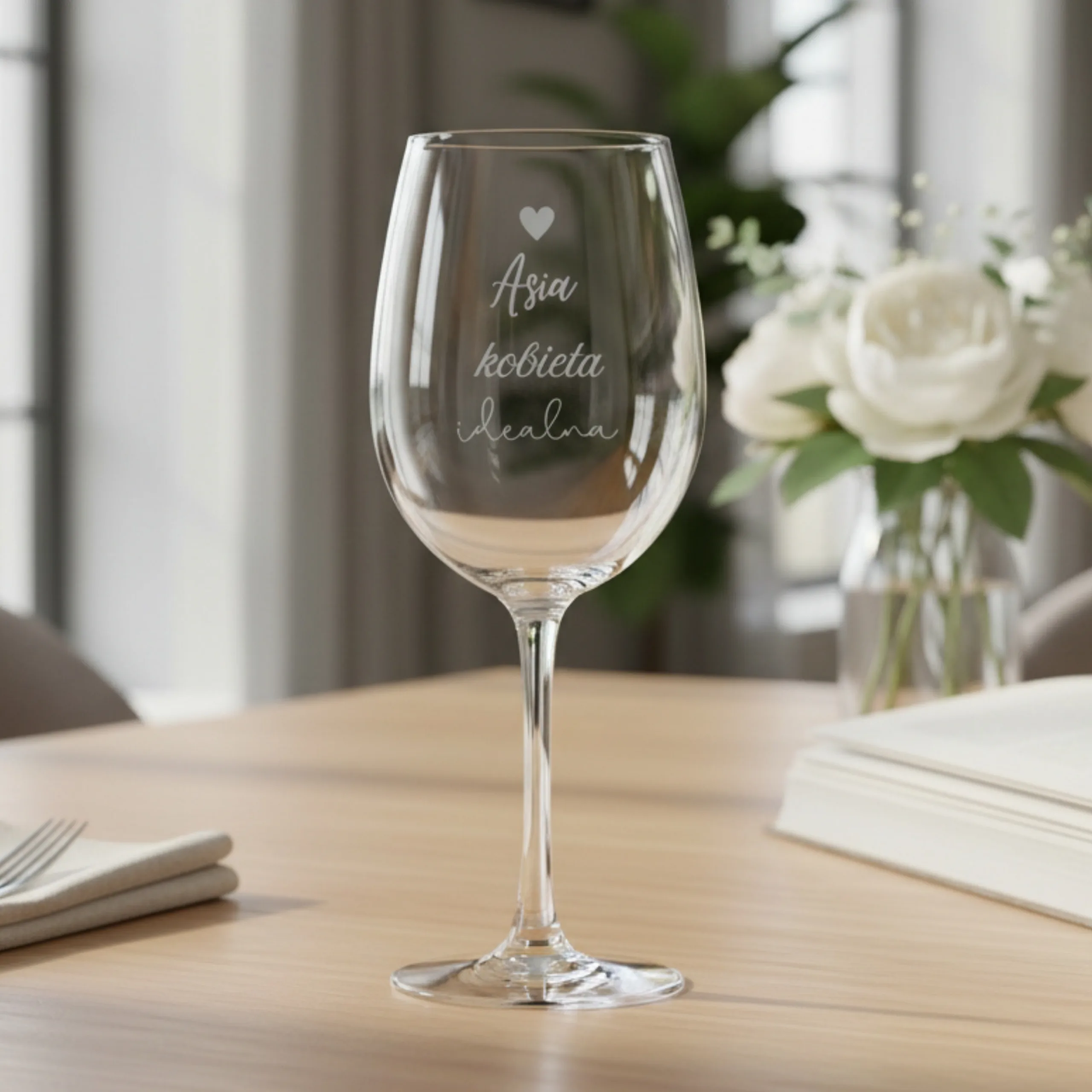 Kieliszek do wina grawerowany - kobieta idealna